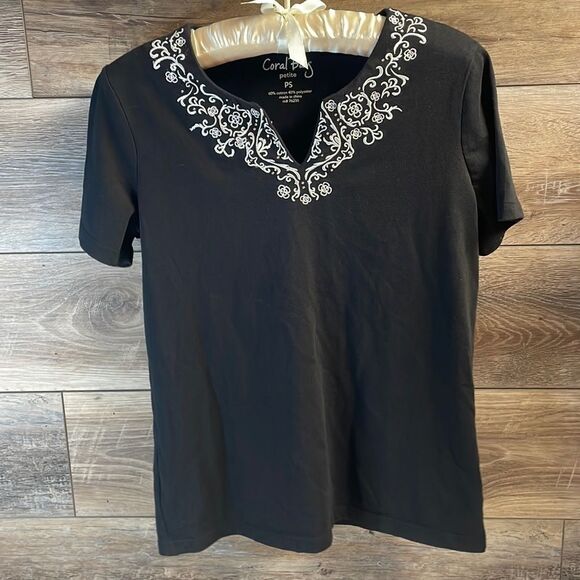 CORAL BAY Embroidered Floral Design Ladies Top Blouse Size Petite Small Black - Picture 2 of 5